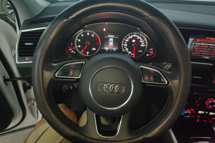 Used Audi Q5 2017 Plus 40 TFSI Technology Model Steering Wheel