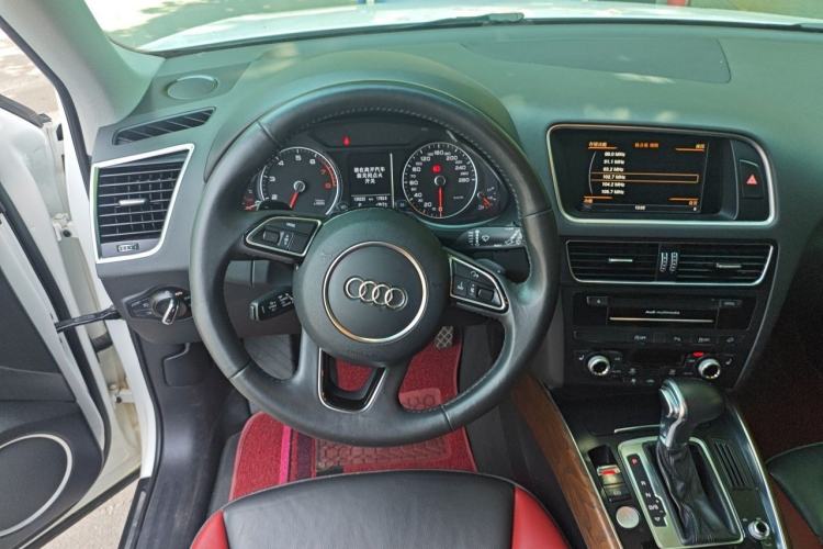 Used Audi Q5 2017 Plus 40 TFSI Comfort Model Steering Wheel