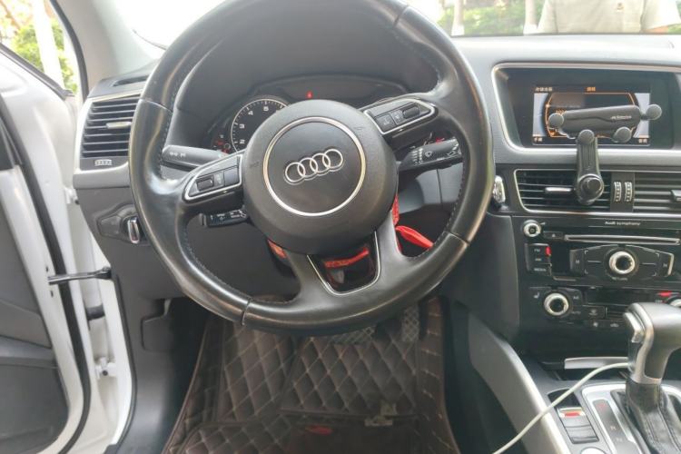 Used Audi Q5 2017 40 TFSI Technology Edition Steering Wheel