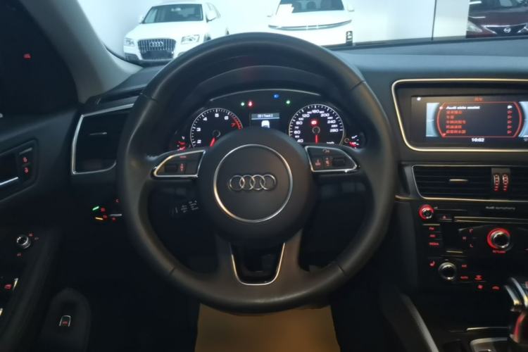 Used Audi Q5 2017 Plus 40 TFSI Technology Model Steering Wheel