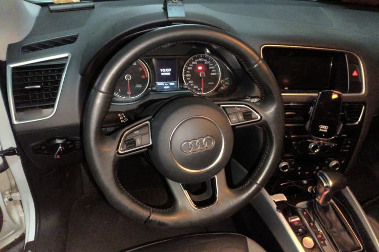 Used Audi Q5 2017 Plus 40 TFSI Technology Model Steering Wheel