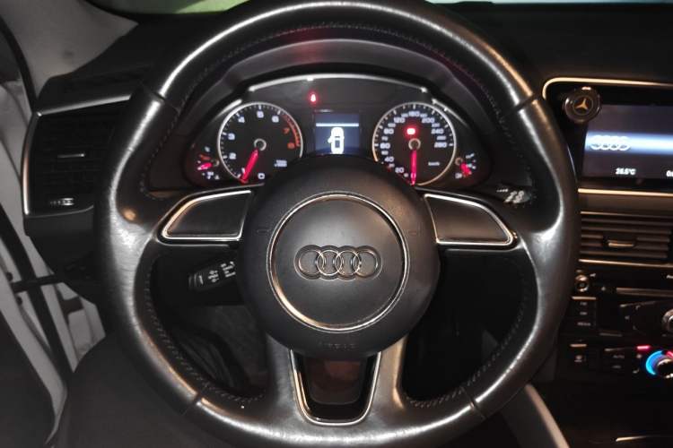Used Audi Q5 2017 40 TFSI Ambition Edition Steering Wheel