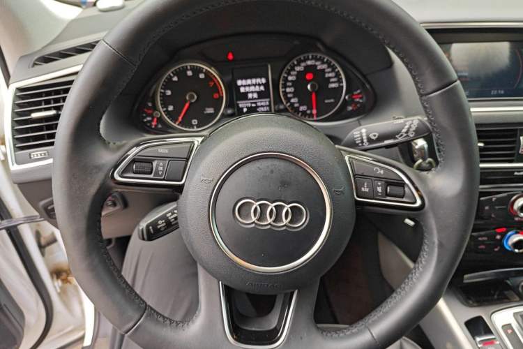 Used Audi Q5 2017 Plus 40 TFSI Ambition Model Steering Wheel