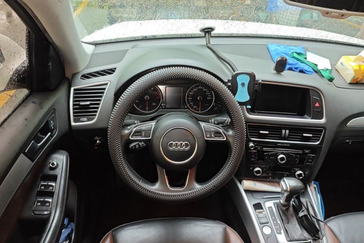Used Audi Q5 2017 Plus 40 TFSI Technology Model Steering Wheel