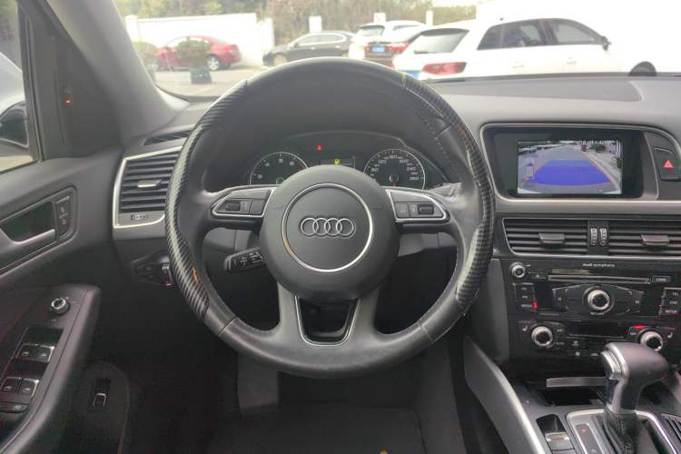 Used Audi Q5 2017 40 TFSI Technology Edition Steering Wheel