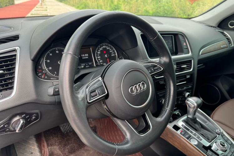 Used Audi Q5 2017 40 TFSI Comfort Model Steering Wheel