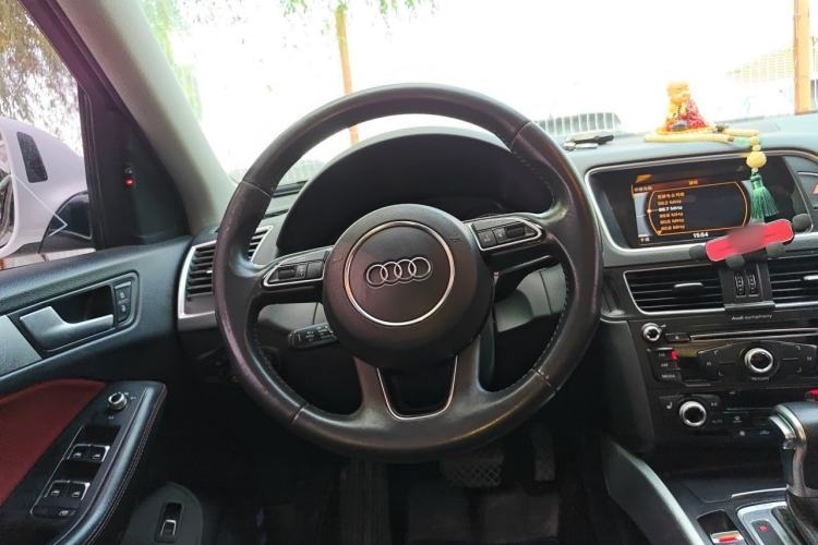 Used Audi Q5 2017 Plus 40 TFSI Technology Model Steering Wheel