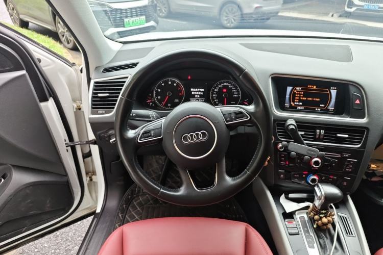 Used Audi Q5 2017 40 TFSI Ambition Edition Steering Wheel
