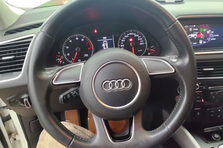 Used Audi Q5 2017 Plus 40 TFSI Ambition Model Steering Wheel