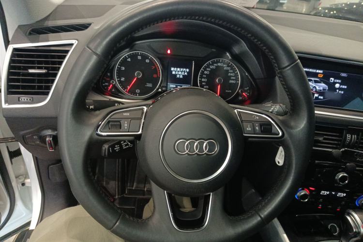 Used Audi Q5 2017 Plus 40 TFSI Technology Model Steering Wheel