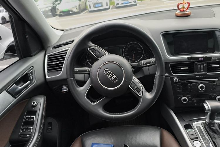 Used Audi Q5 2017 Plus 40 TFSI Technology Model Steering Wheel