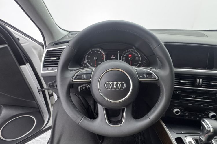 Used Audi Q5 2017 Plus 40 TFSI Comfort Model Steering Wheel