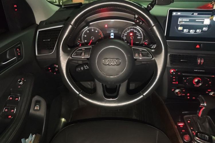 Used Audi Q5 2017 40 TFSI Luxury Model Steering Wheel