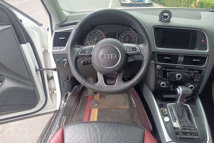 Used Audi Q5 2017 Plus 40 TFSI Technology Model Steering Wheel