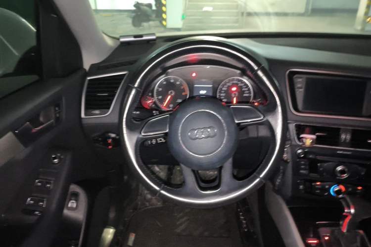 Used Audi Q5 2017 40 TFSI Ambition Edition Steering Wheel