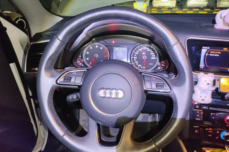 Used Audi Q5 2017 Plus 40 TFSI Ambition Model Steering Wheel