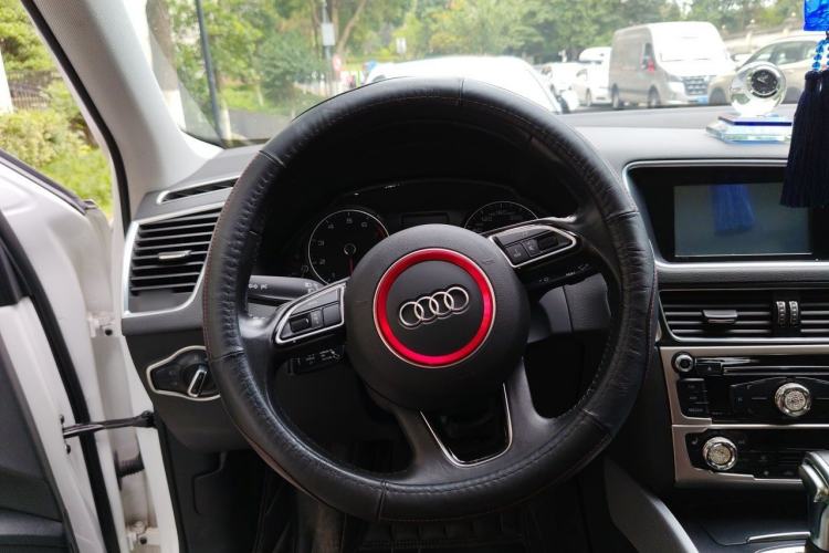 Used Audi Q5 2017 40 TFSI Technology Edition Steering Wheel