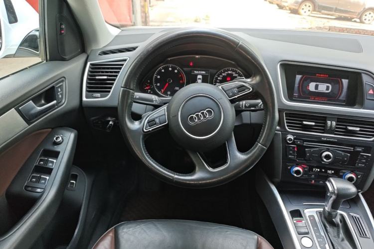 Used Audi Q5 2017 40 TFSI Technology Edition Steering Wheel