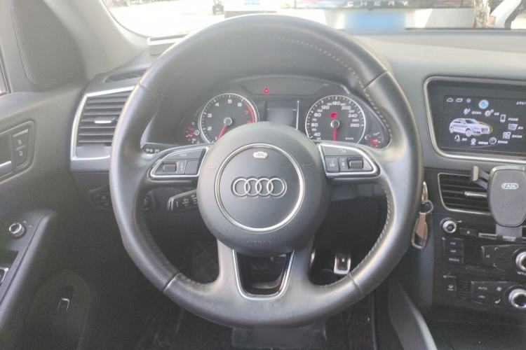 Used Audi Q5 2017 40 TFSI Ambition Edition Steering Wheel