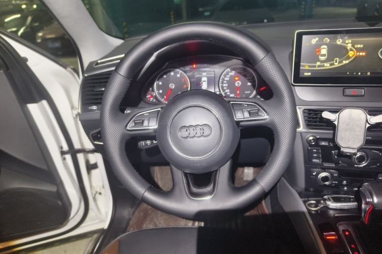 Used Audi Q5 2017 40 TFSI Technology Edition Steering Wheel