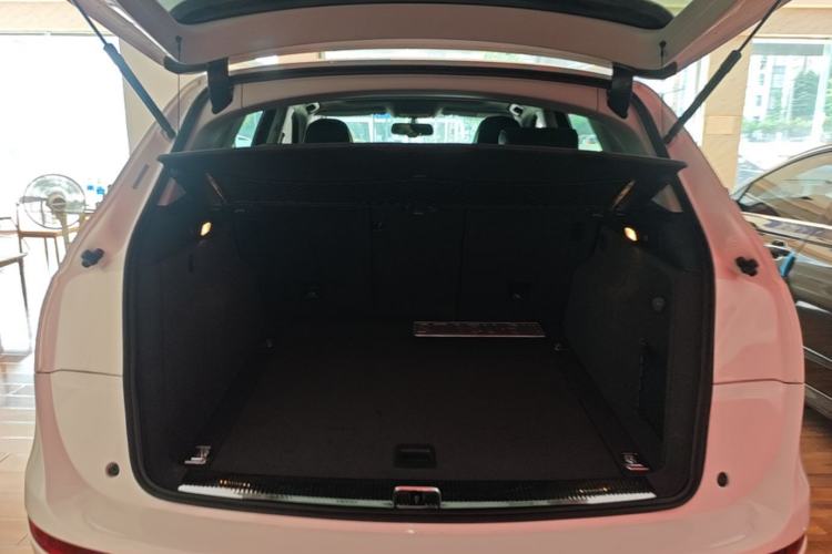 Used Audi Q5 2017 Plus 40 TFSI Technology Model Trunk