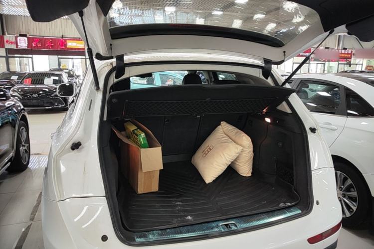 Used Audi Q5 2017 40 TFSI Technology Edition Trunk