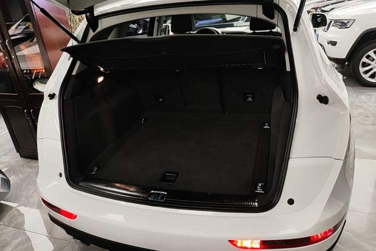 Used Audi Q5 2017 40 TFSI Technology Edition Trunk