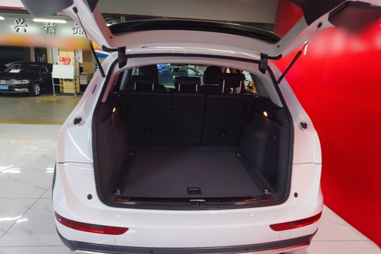Used Audi Q5 2017 Plus 40 TFSI Technology Model Trunk
