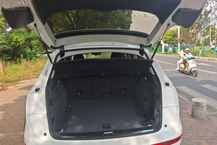 Used Audi Q5 2017 Plus 40 TFSI Technology Model Trunk