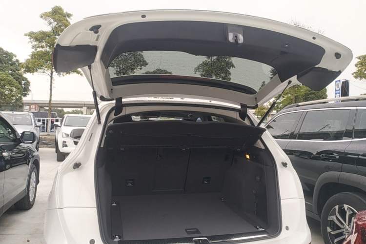 Used Audi Q5 2017 40 TFSI Comfort Model Trunk
