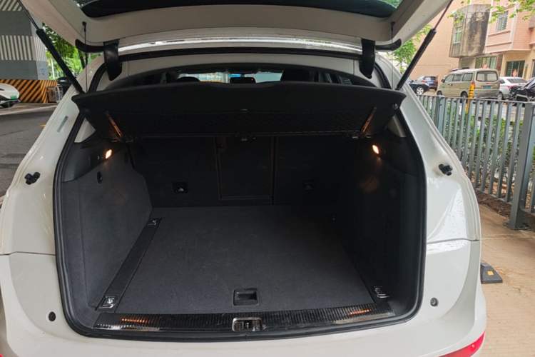 Used Audi Q5 2017 Plus 40 TFSI Technology Model Trunk
