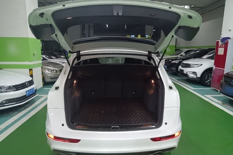 Used Audi Q5 2017 Plus 40 TFSI Ambition Model Trunk