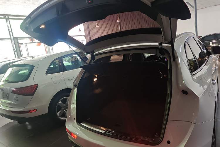 Used Audi Q5 2017 Plus 40 TFSI Technology Model Trunk
