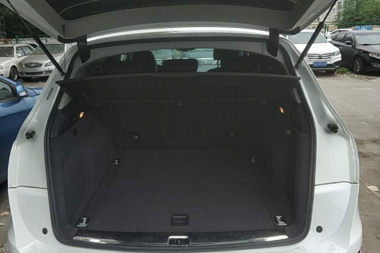 Used Audi Q5 2017 40 TFSI Comfort Model Trunk