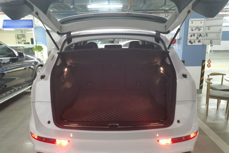 Used Audi Q5 2017 Plus 40 TFSI Ambition Model Trunk
