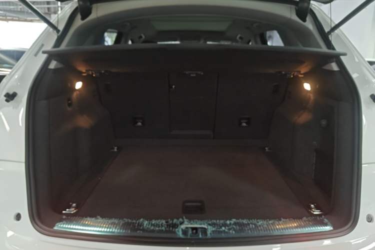 Used Audi Q5 2017 40 TFSI Ambition Edition Trunk
