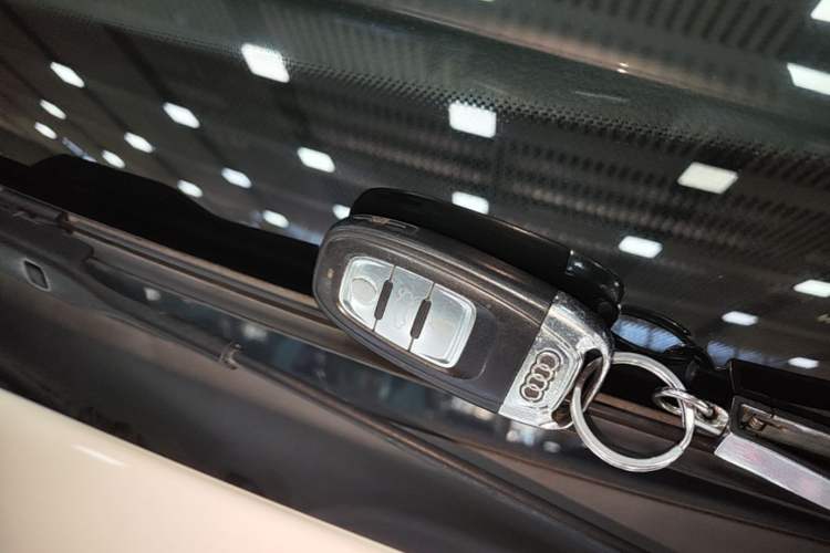 Used Audi Q5 2017 40 TFSI Technology Edition Vehicle Key