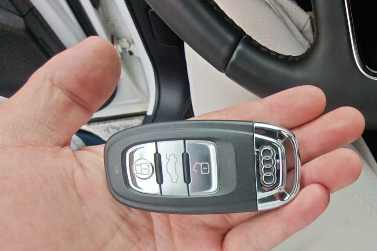 Used Audi Q5 2017 Plus 40 TFSI Ambition Model Vehicle Key