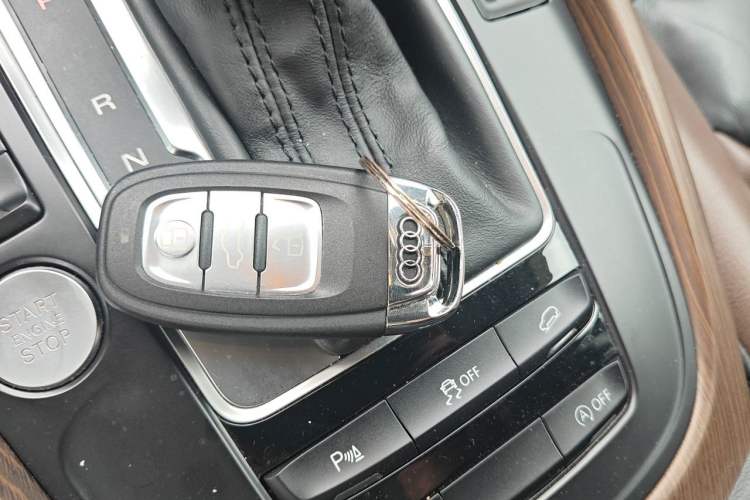 Used Audi Q5 2017 40 TFSI Technology Edition Vehicle Key