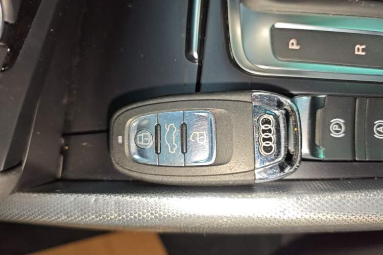 Used Audi Q5 2017 40 TFSI Ambition Edition Vehicle Key