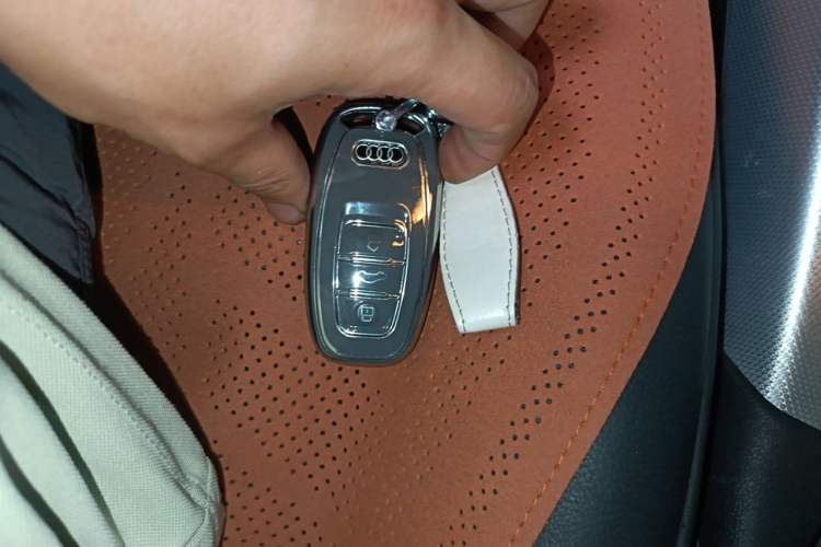 Used Audi Q5 2017 40 TFSI Technology Edition Vehicle Key