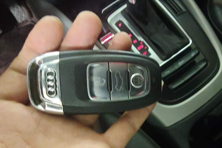 Used Audi Q5 2017 Plus 40 TFSI Ambition Model Vehicle Key