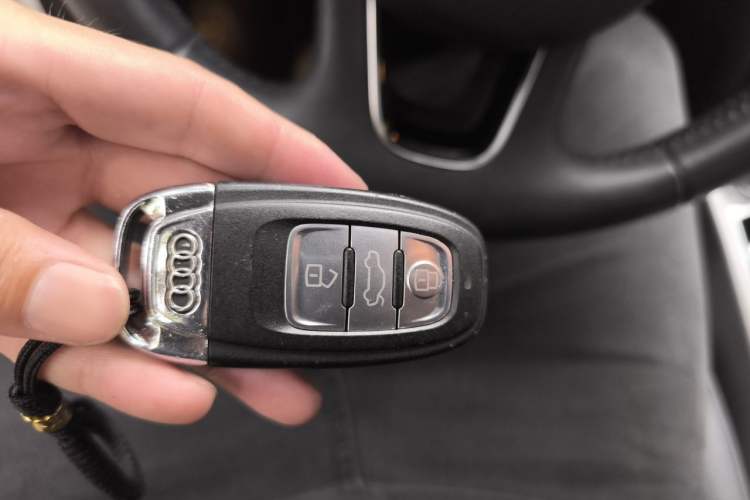 Used Audi Q5 2017 40 TFSI Ambition Edition Vehicle Key