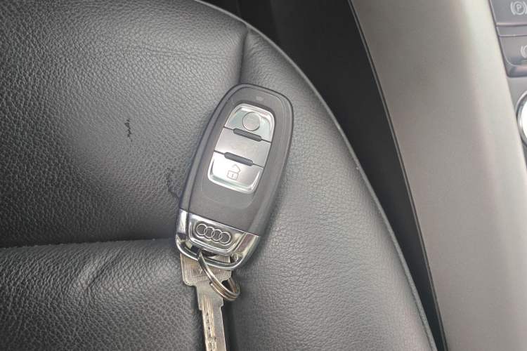 Used Audi Q5 2017 Plus 40 TFSI Ambition Model Vehicle Key