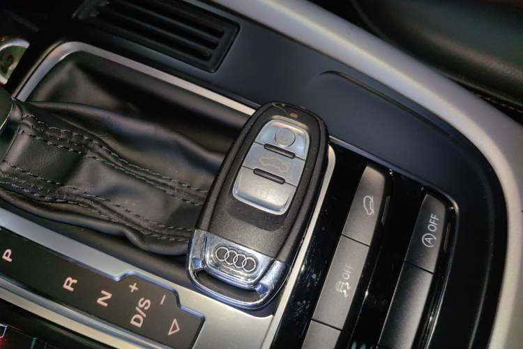 Used Audi Q5 2017 Plus 40 TFSI Ambition Model Vehicle Key