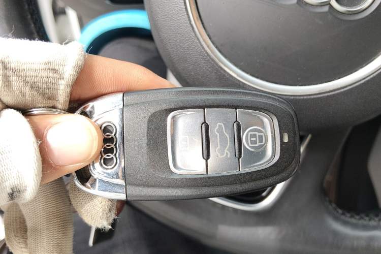 Used Audi Q5 2017 40 TFSI Technology Edition Vehicle Key