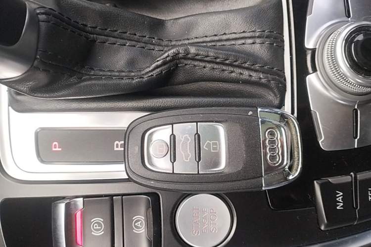 Used Audi Q5 2017 40 TFSI Comfort Model Vehicle Key