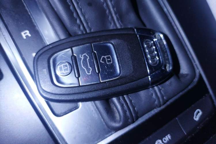 Used Audi Q5 2017 40 TFSI Ambition Edition Vehicle Key
