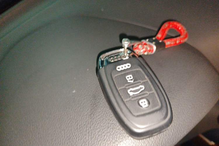 Used Audi Q5 2017 40 TFSI Comfort Model Vehicle Key