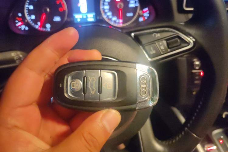 Used Audi Q5 2017 Plus 40 TFSI Technology Model Vehicle Key